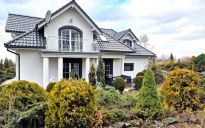 Reprezentacyjna willa położona na wzgórzu